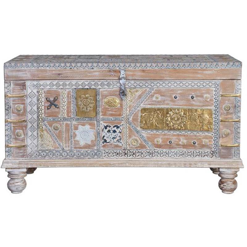 Baúl madera de mango y detalles en bronce. Muebles El Tavolino