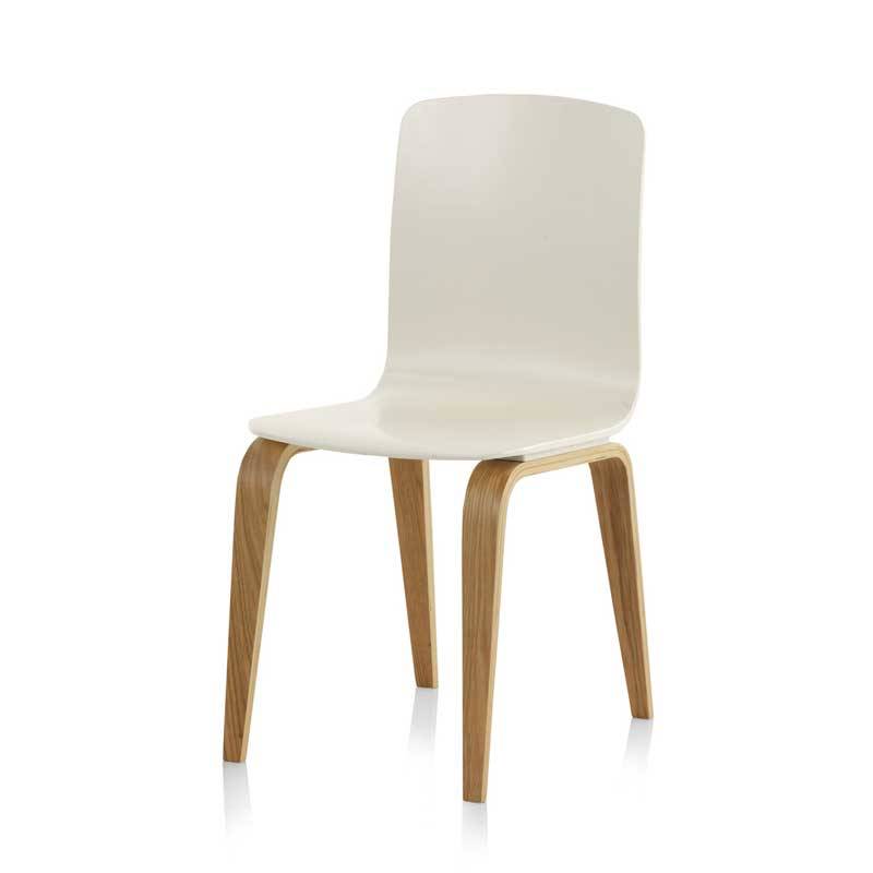 Silla de estilo nórdico. Madera vde roble y lacado blanco roto. El Tavolino