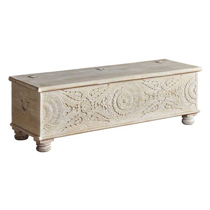 Baúl tallado en blanco lavado envejecido. Muebles El Tavolino
