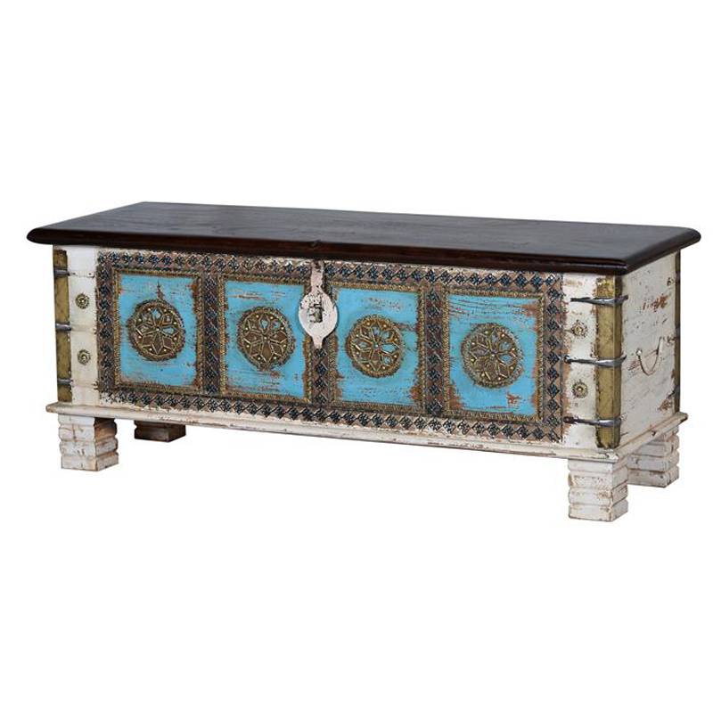 Baúl de estilo vintage decorado con azules. El Tavolino