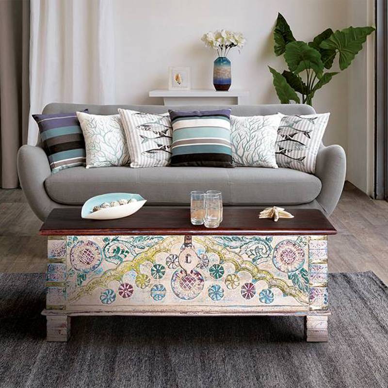 Baúl tallado flores de color. Muebles El Tavolino