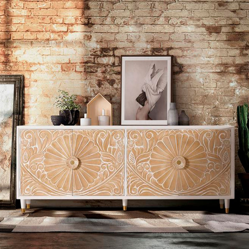 Aparador de estilo vintage en blanco y madera tallada natural. El Tavolino