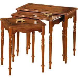 Conjunto de 3 mesas nido en estilo clásico. Color nogal. Muebles El Tavolino