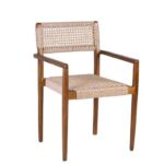 Sillón con brazos de teka y cuerda trenzada. El Tavolino